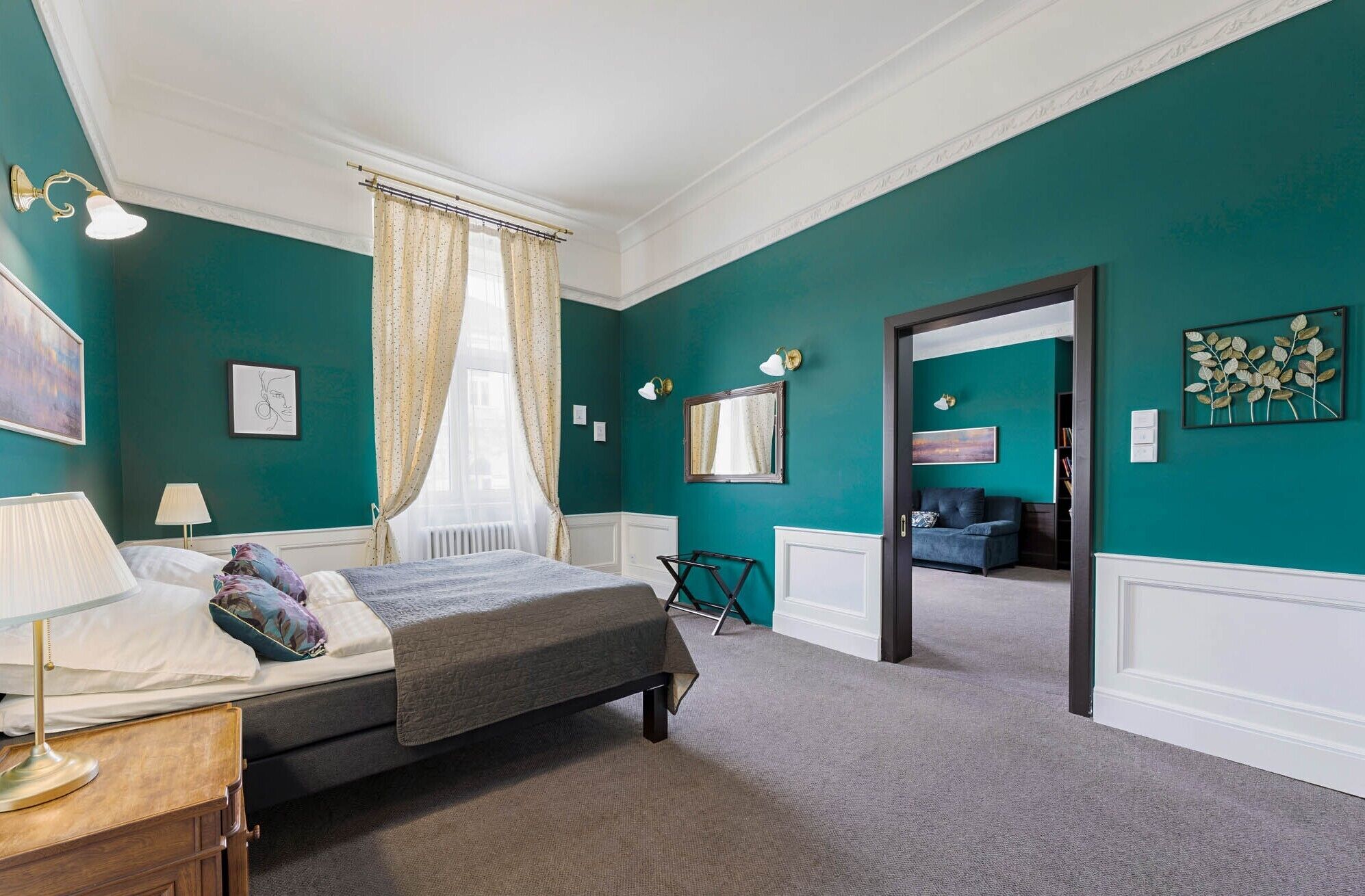 Junior Suite | Hypo-allergenic bedding, minibar, in-room safe, desk