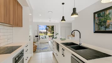 Fridge, microwave, stovetop, dishwasher