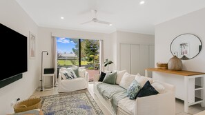 TV - The Villa at Fraser Cove - Modern Northern Rivers Villa - Pet Friendly - Min. 3 Night Stays! (Tweed Heads South)