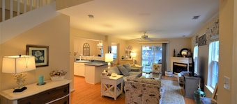 VILLAS OF EAGLES LANDING TOWNHOME