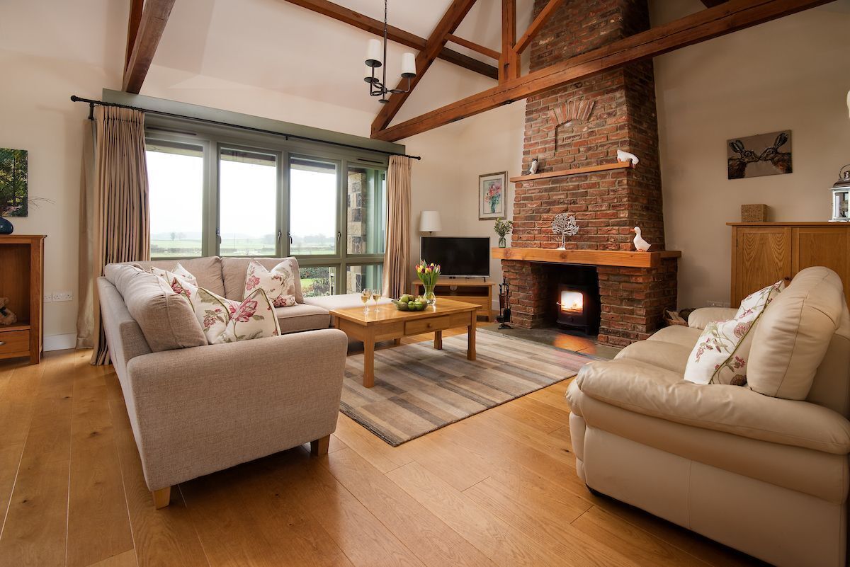 East Lodge -  Stunning Holiday Home, Sleeps 8, Set In Glorious Yorkshire - Catterick