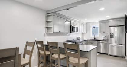 2 BR Village Green, Rec Path! Fantastic Location!