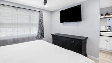 2 bedrooms, desk, iron/ironing board, free WiFi