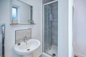 Shower, hair dryer, towels, soap - Host & Stay | Abbey Nest (Whitby)