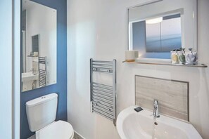 Shower, hair dryer, towels, soap - Host & Stay | Abbey Nest (Whitby)