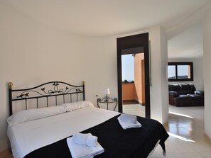 4 bedrooms, internet, bed sheets