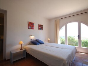 4 bedrooms, iron/ironing board, Internet, bed sheets - Villa els Pinetells (Begur)