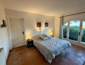 4 bedrooms, iron/ironing board, Internet, bed sheets - Casa Els Pinetells (Begur) (Begur)
