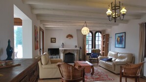 TV, fireplace - Villa Dalí (Begur)