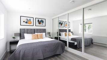 2 bedrooms, iron/ironing board, Internet, bed sheets