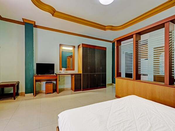 Desk, free WiFi, bed sheets - Collection O 91484 Lai Lai Apartment (Batam)
