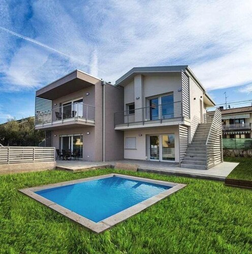 Residence Arena - new, modern, air con and pool
