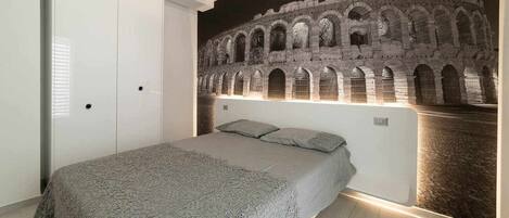 2 slaapkamers, een bureau, een strijkplank/strijkijzer, gratis wifi