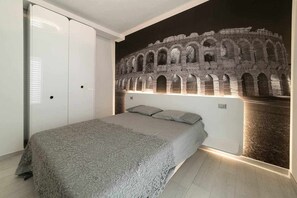 2 bedrooms, desk, iron/ironing board, free WiFi - Residence Arena - new, modern, air con and pool (Lazise)