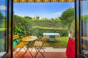 Outdoor dining - Residence Moky D14 - pool, private garden, garage (Lazise)