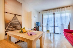 Flat-screen TV - Residence Moky D14 - pool, private garden, garage (Lazise)