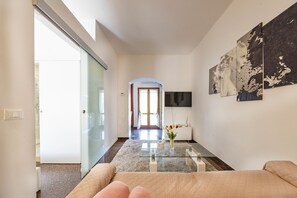1 habitación, escritorio, tabla de planchar con plancha y wifi gratis 