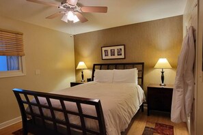 1 bedroom, desk, WiFi, bed sheets