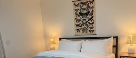 1 bedroom, desk, WiFi, bed sheets