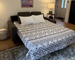 1 bedroom, desk, WiFi, bed sheets - Brookside Hide-A-Way #2, Port Superior, Bayfield (Bayfield)