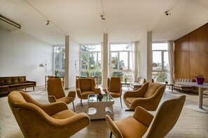 Télévision, baby-foot