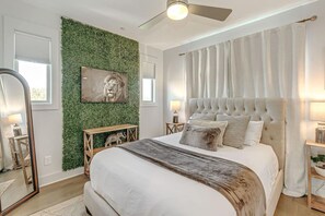 7 bedrooms, iron/ironing board, travel cot, free WiFi - Sleep 24* 2 Homes Side by Side* Game Room *Close to Broadway (Nashville)