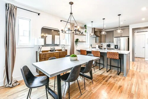 Sleep 24* 2 Homes Side by Side* Game Room *Close to Broadway