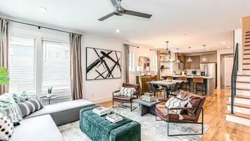 Smart TV, table tennis