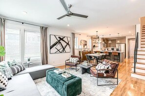 Smart-tv en een tafeltennistafel