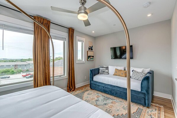 7 chambres, fer et planche à repasser, lit parapluie, Wi-Fi gratuit