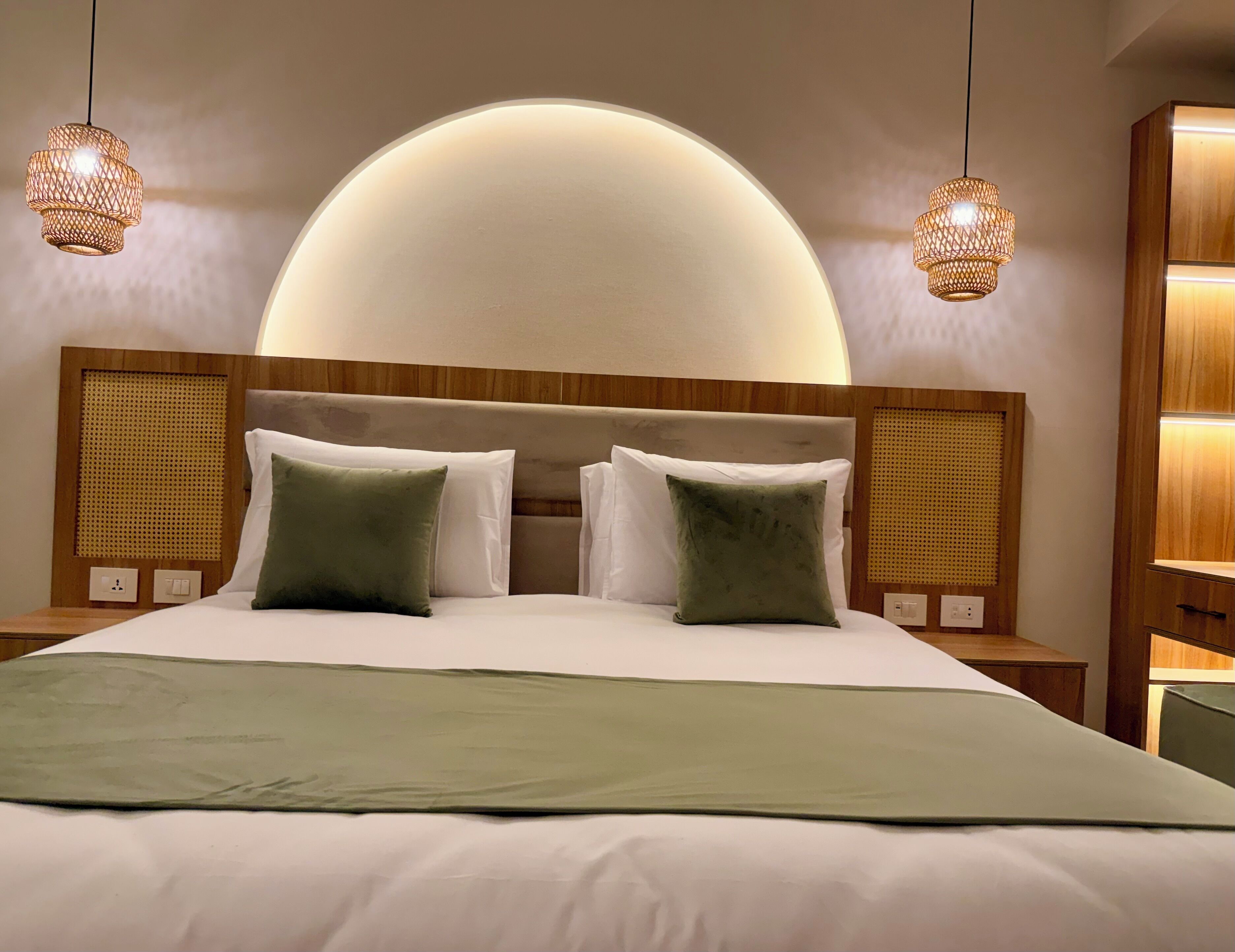 Executive Suite | Individually decorated, individually furnished, desk, free WiFi