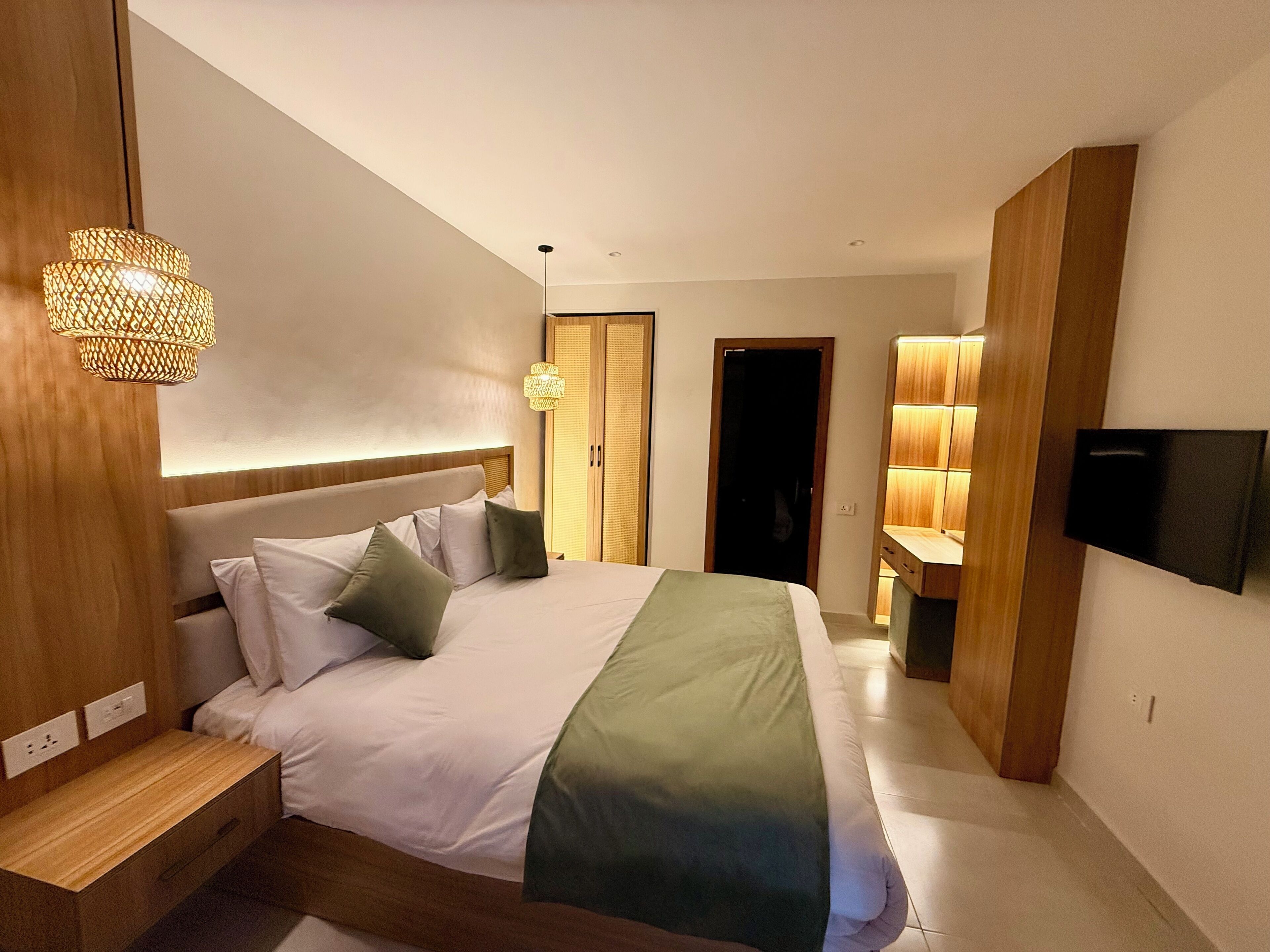 City Room | Individually decorated, individually furnished, desk, free WiFi