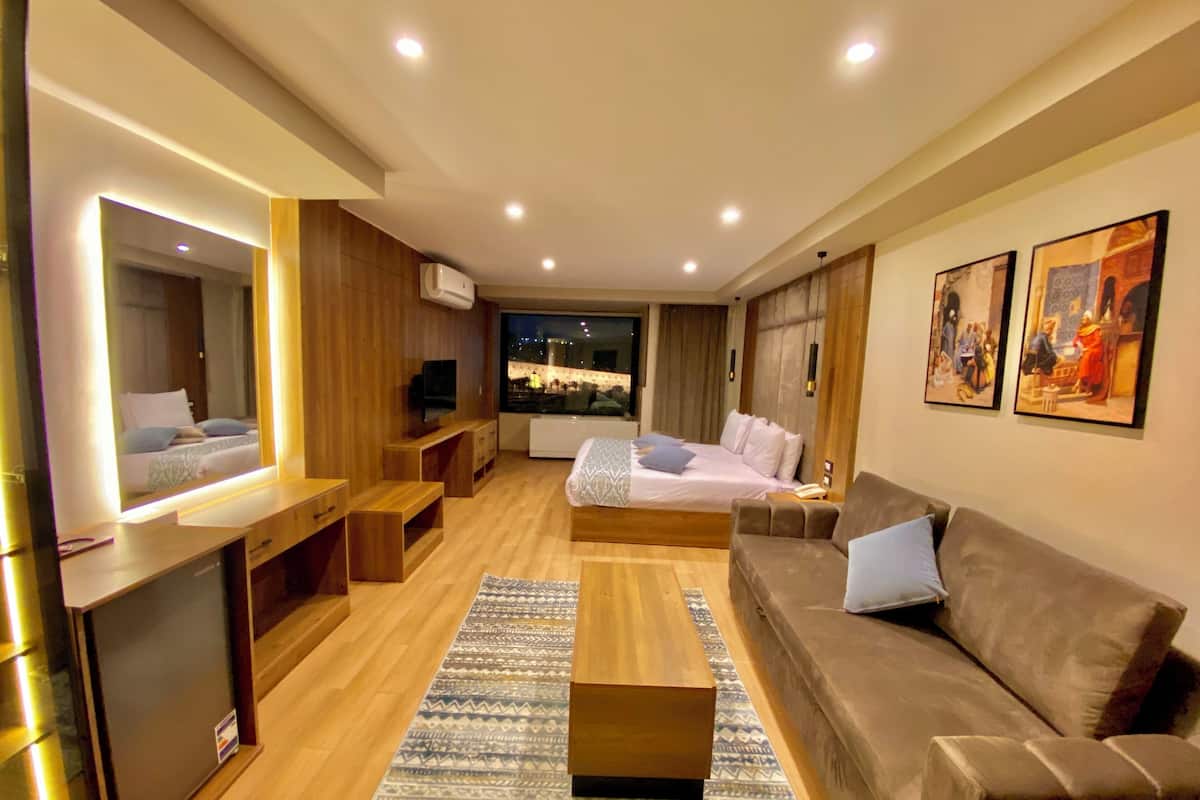 Royal Suite | 1 bedroom, individually decorated, individually furnished, desk