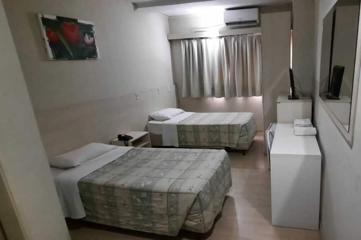 Habitación Deluxe con 2 camas individuales | Caja fuerte y wifi gratis