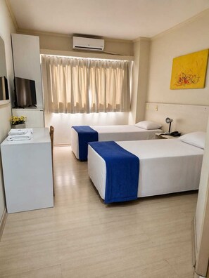 Habitación Deluxe con 2 camas individuales | Caja de seguridad en la habitación y wifi gratis 