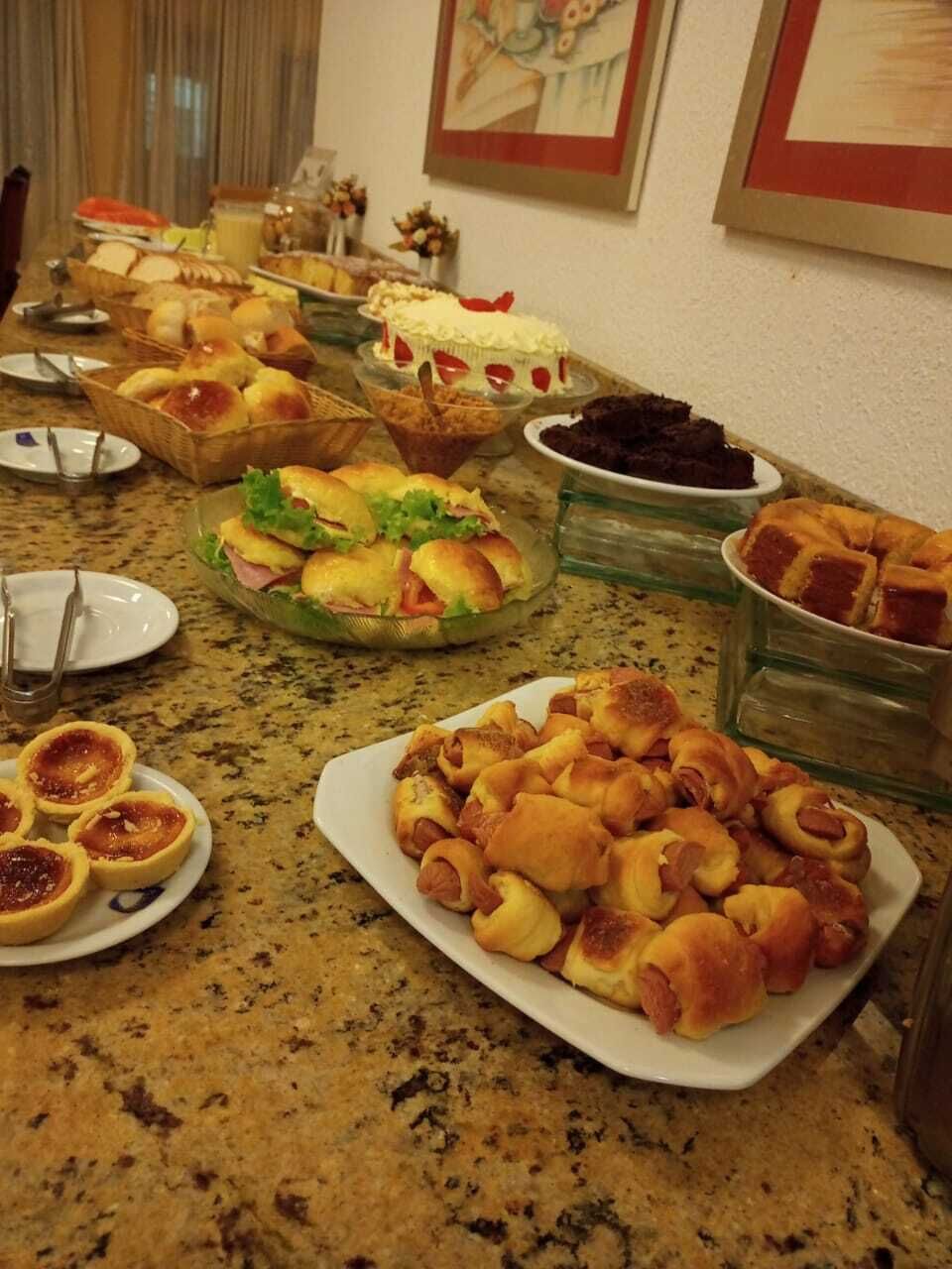 بوفيه فطور مجانًا يوميًا