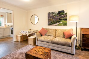 Een smart-tv en boeken