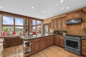 Fridge, microwave, oven, stovetop - Rustic Pine|  Experience the magic of Zion (Orderville)