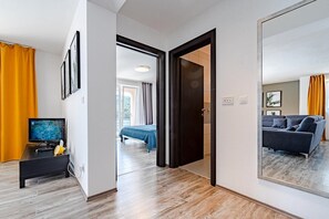 5 bedrooms, WiFi, bed sheets