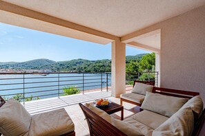 Terrace/patio - Villa with Private Pool in Vela Luka (Vela Luka)