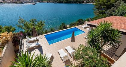 Villa with Private Pool in Vela Luka