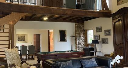 Magnificient Grand Longere on grounds of 15 Century Manor