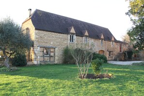 Exterior - Magnificient Grand Longere on grounds of 15 Century Manor (Coux-et-Bigaroque-Mouzens)