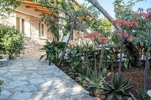 Property grounds - Holiday Home with Sea View (Vela Luka)