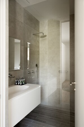 Luxury Villa | Bathroom | Free toiletries, hair dryer, bathrobes, bidet