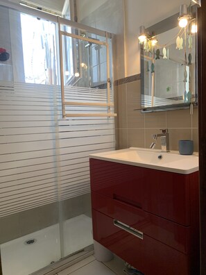 Hair dryer, towels, soap, shampoo - Nice ground floor villa Aix en Provence and Luberon (Peyrolles-en-Provence)
