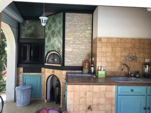 Kylskåp, mikrovågsugn, ugn och spishäll