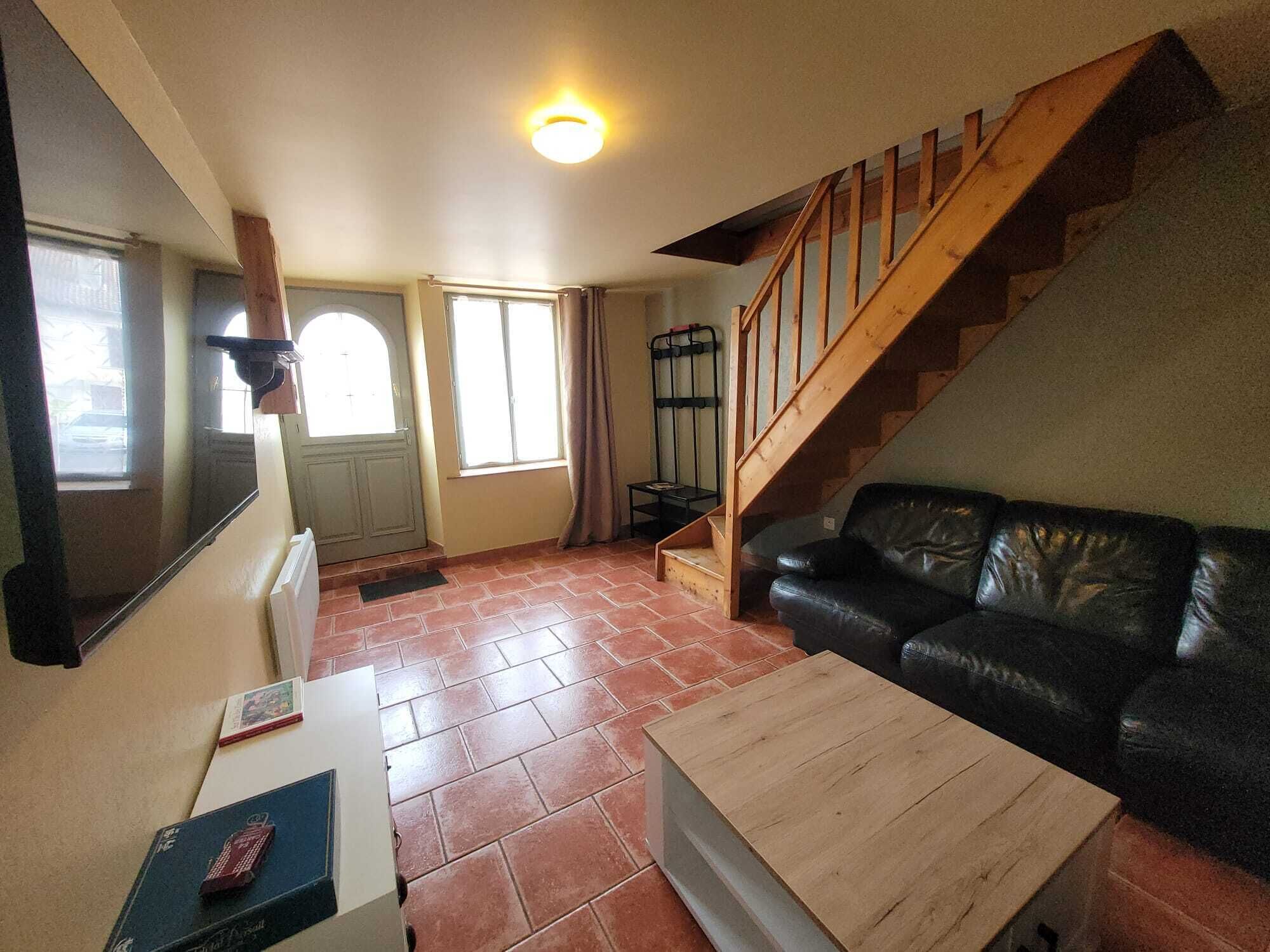 Fernseher, Kamin, DVD-Player, Musikbibliothek