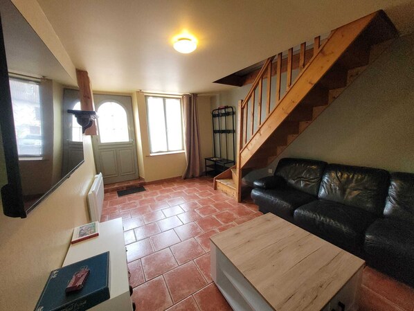 TV, fireplace, DVD player, music library