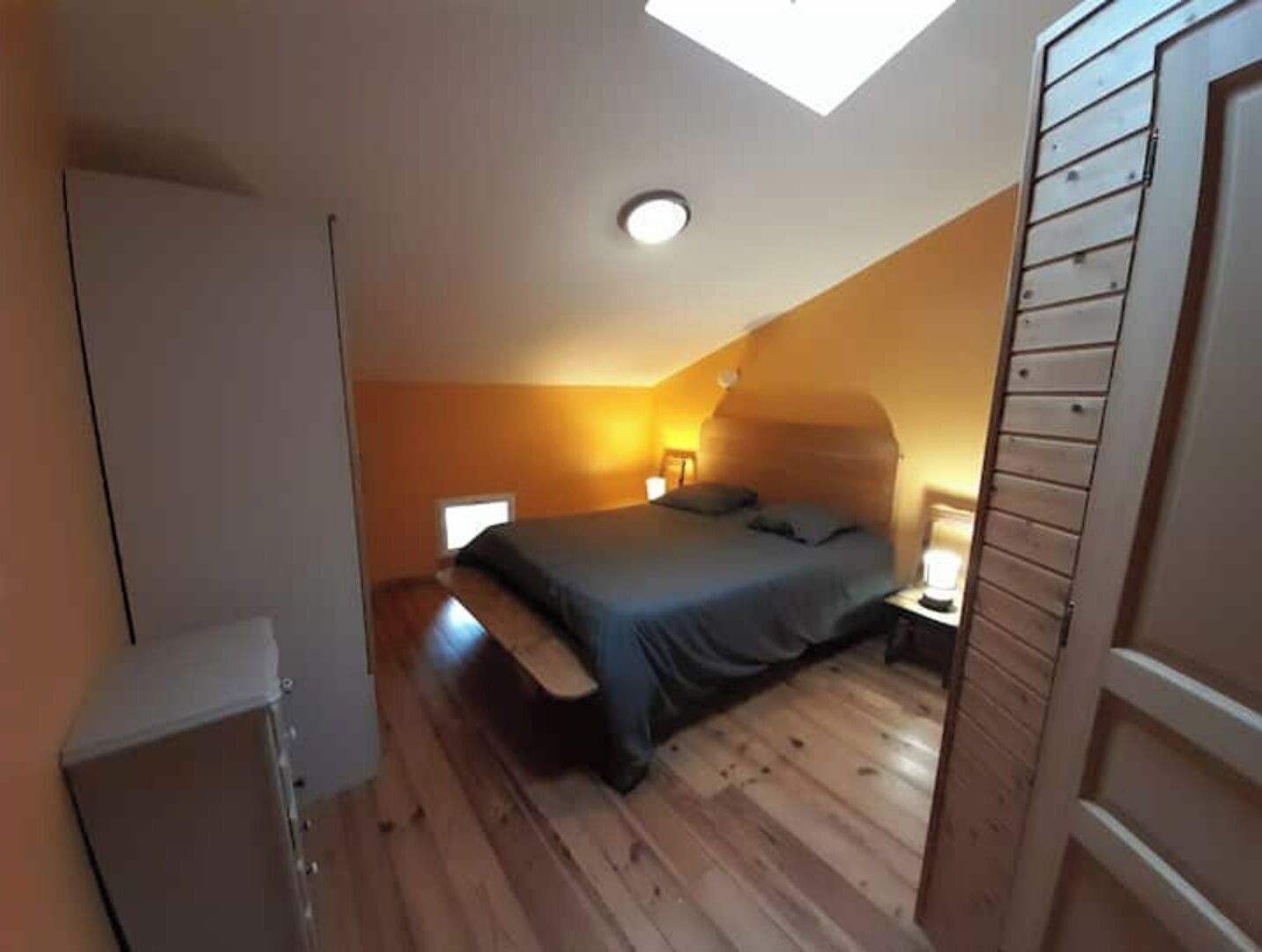 2 bedrooms, desk, iron/ironing board, travel crib